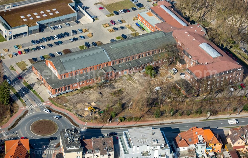 Dorsten from the bird's eye view: Buildings of the shopping center ALDI Dorsten-Hervest, Zierwerk Taetowier-Manufaktur and weitere in the district Hervest in Dorsten in the state North Rhine-Westphalia, Germany