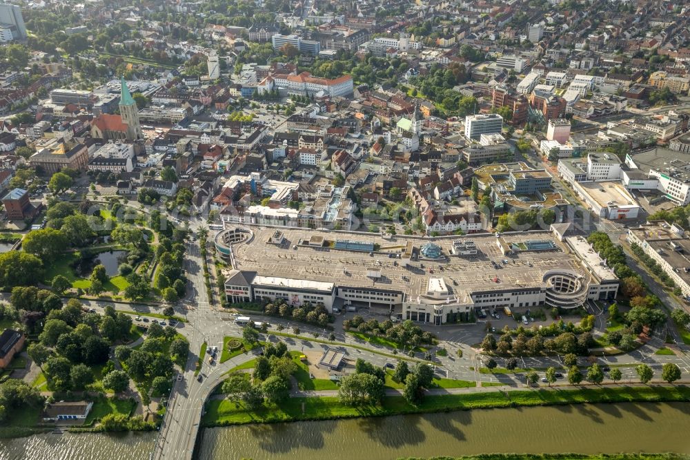 Hamm from above - Building of the shopping center Allee-Center of the ECE projectmanagement with parking level in Hamm in the state North Rhine-Westphalia. In the picture as well the Ritter Passage