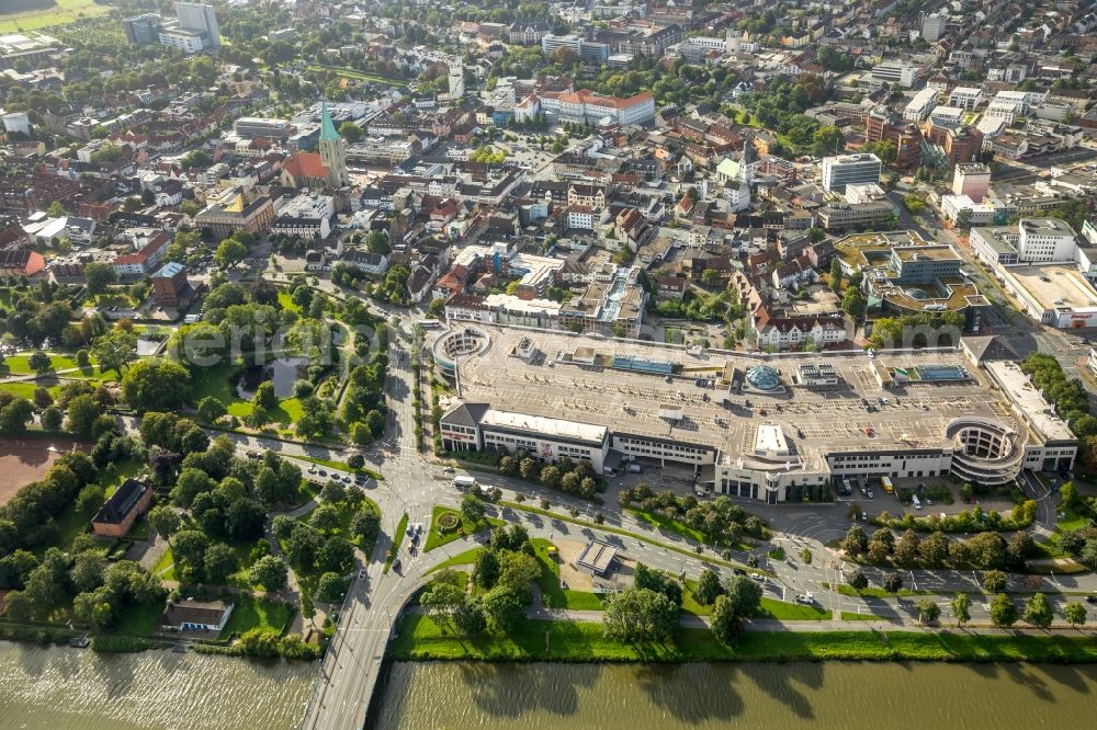 Hamm from the bird's eye view: Building of the shopping center Allee-Center of the ECE projectmanagement with parking level in Hamm in the state North Rhine-Westphalia. In the picture as well the Ritter Passage