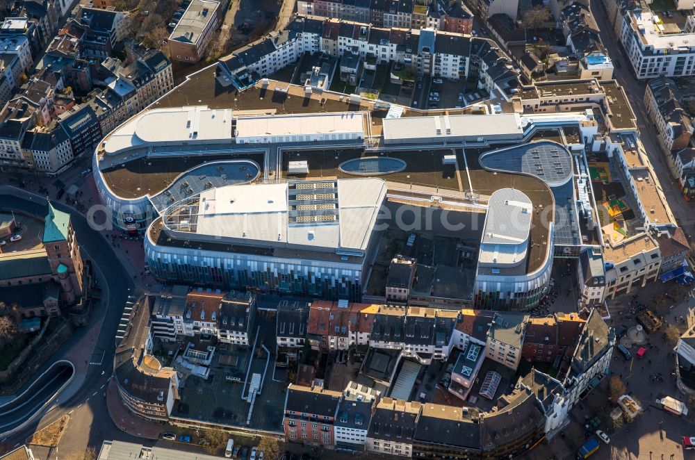 Aachen from the bird's eye view: Building of the shopping center Aquis Plaza of ECE Projektmanagement GmbH & Co. KG on Adalbertstrasse in Aachen in the state North Rhine-Westphalia