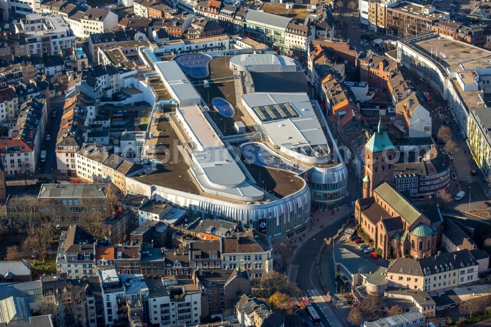 Aachen from the bird's eye view: Building of the shopping center Aquis Plaza of ECE Projektmanagement GmbH & Co. KG on Adalbertstrasse in Aachen in the state North Rhine-Westphalia