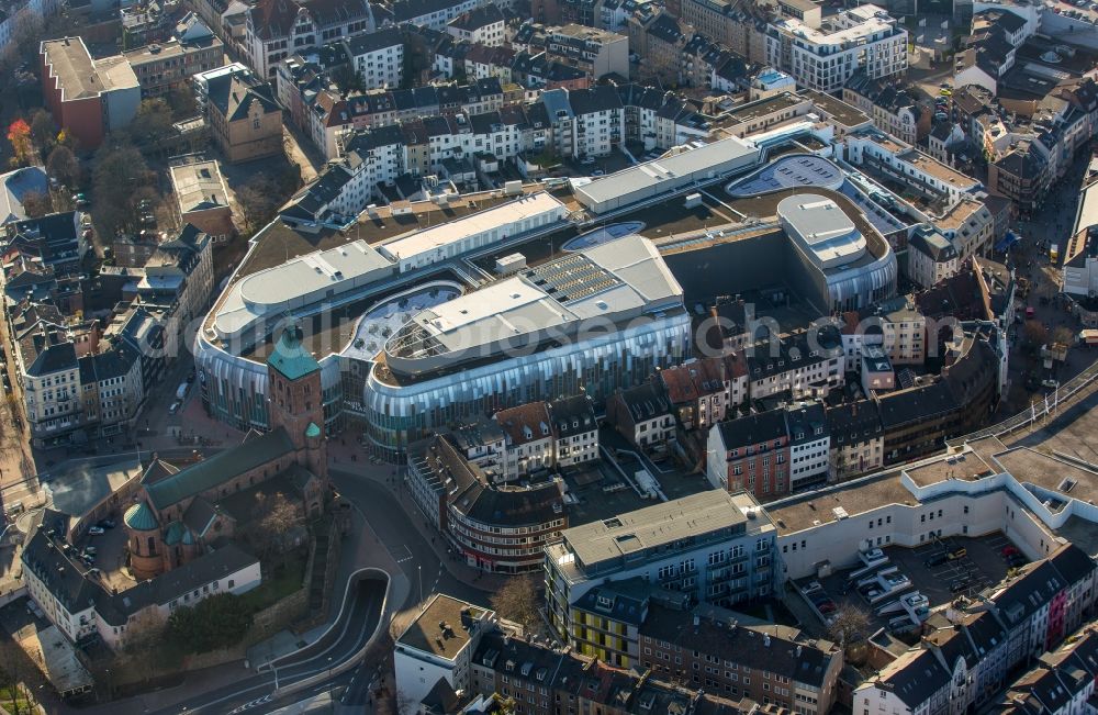 Aachen from the bird's eye view: Building of the shopping center Aquis Plaza of ECE Projektmanagement GmbH & Co. KG on Adalbertstrasse in Aachen in the state North Rhine-Westphalia