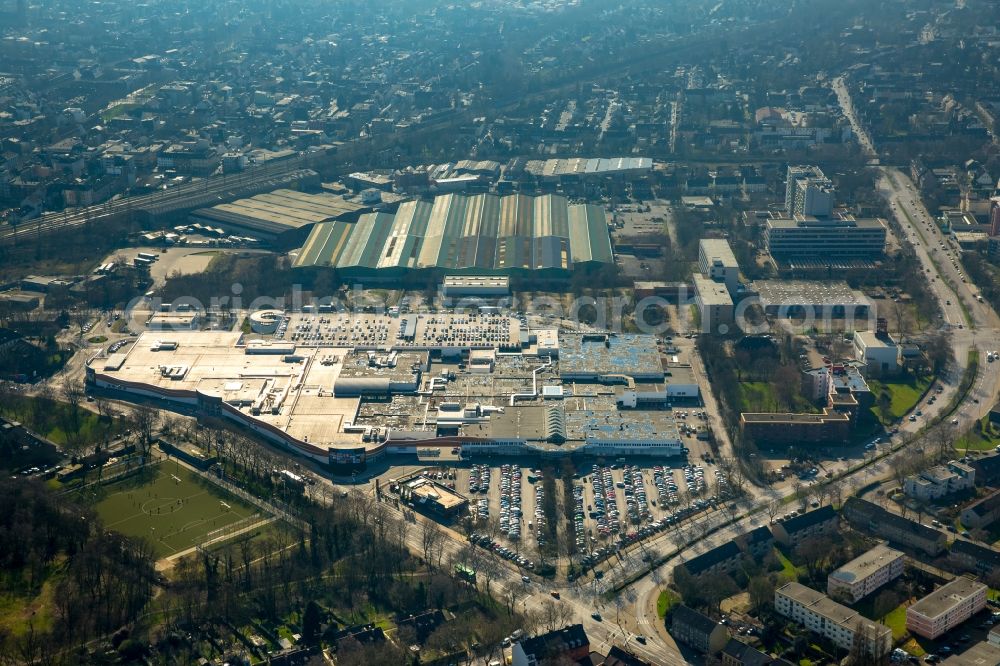 Oberhausen from the bird's eye view: Building the shopping center BERO in Oberhausen in North Rhine-Westphalia. In the background the Motorsport Centre Jumbo. Kart Oberhausen