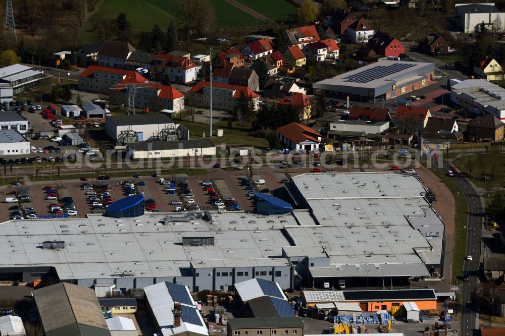 Aerial photograph Lutherstadt Wittenberg - Building of the shopping center Carat-Park in Lutherstadt Wittenberg in the state Saxony-Anhalt