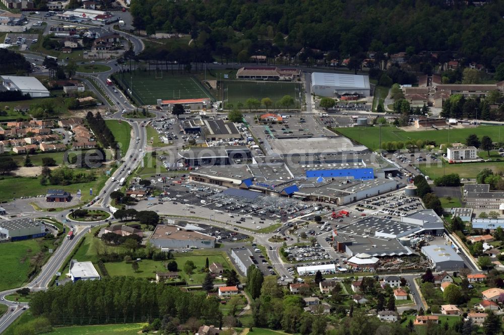 Langon from above - Building of the shopping center Centre Commercial Moléon in Langon in Aquitaine Limousin Poitou-Charentes, France