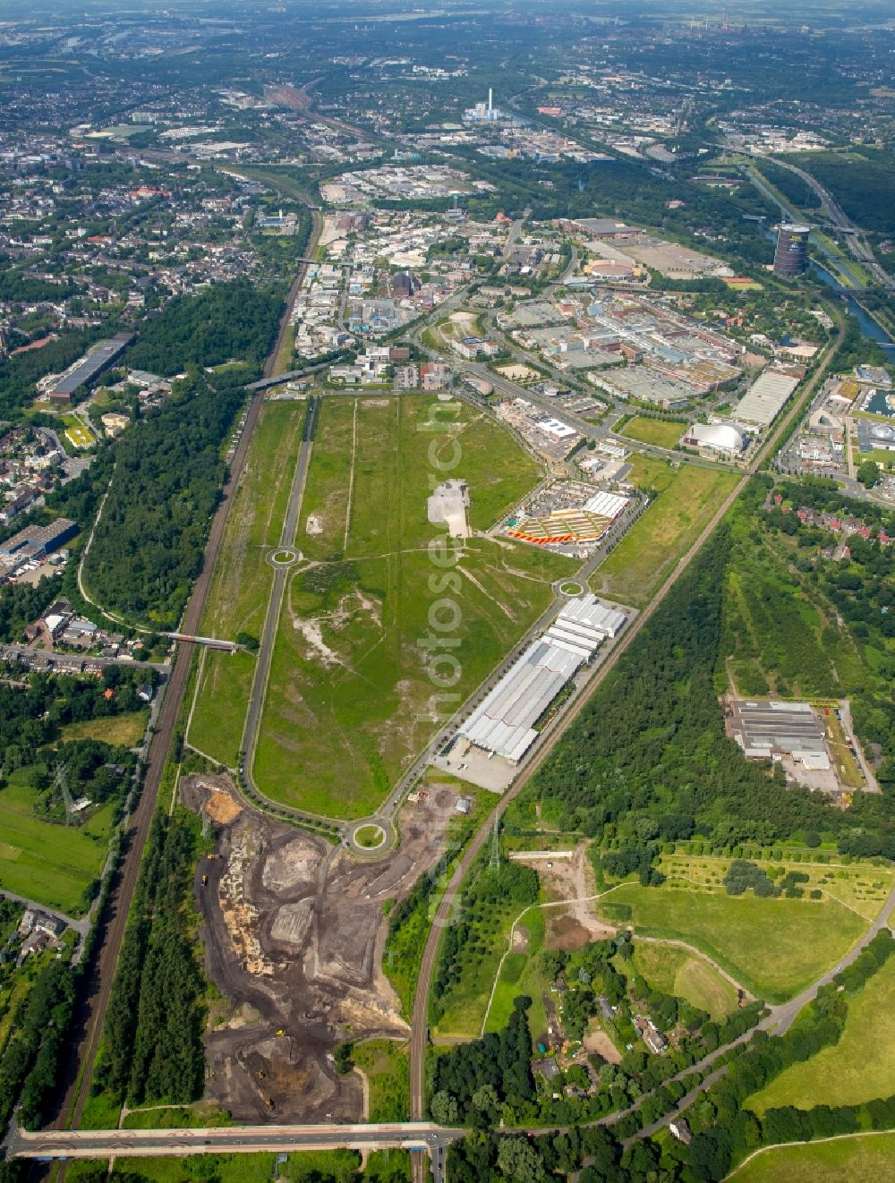 Aerial image Oberhausen - Building the Centro shopping center on the former steelworks site in Oberhausen in North Rhine-Westphalia