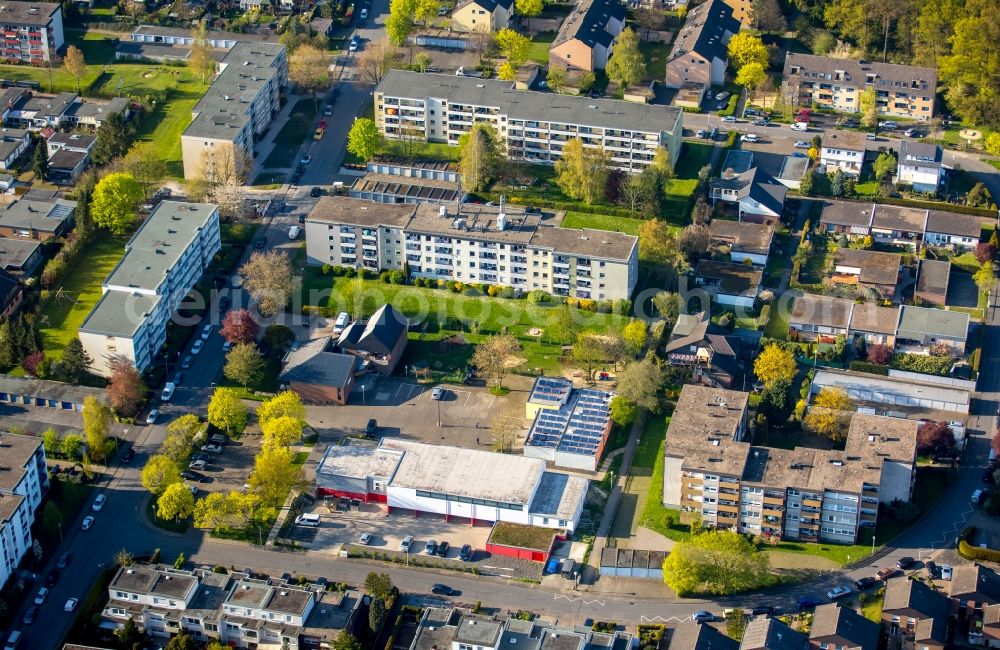 Aerial photograph Hamm - Shopping center Dasbeck in the residential area on Irisweg in the Heessen part of Hamm in the state of North Rhine-Westphalia