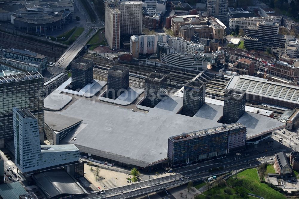 Lille from the bird's eye view: Building of the shopping center Euralille adjacent to the train station Gare Lille Flandres in Lille in Nord-Pas-de-Calais Picardy, France