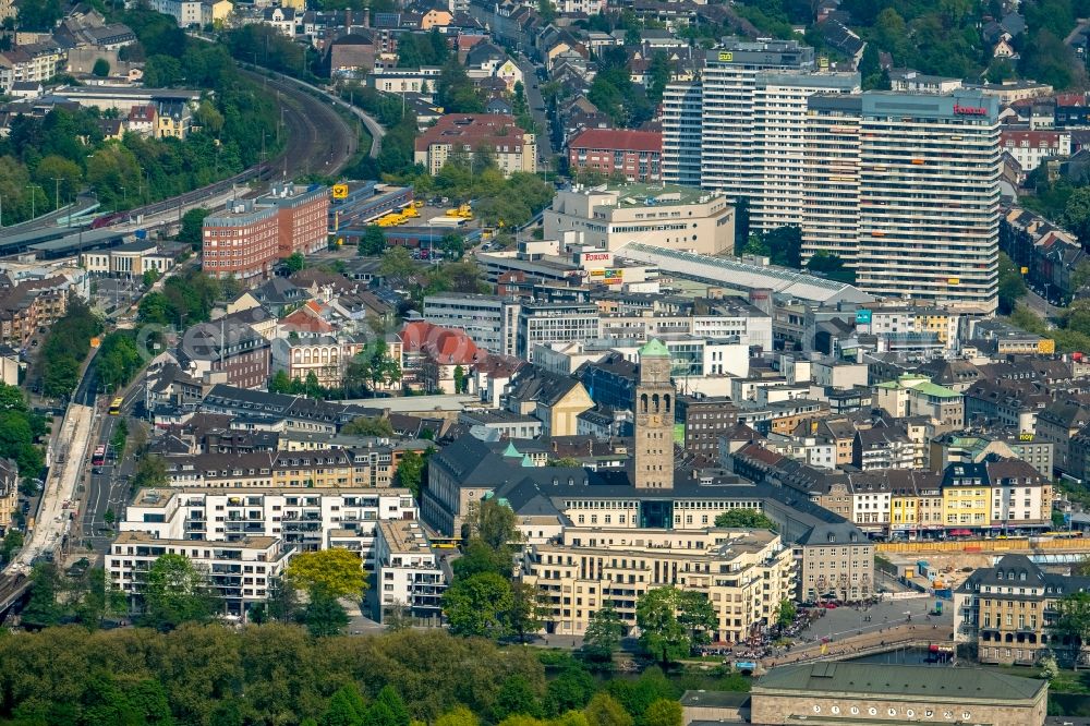 Aerial image Mülheim an der Ruhr - Building of the shopping center Forum City Muelheim on Hans-Boeckler-Platz in Muelheim on the Ruhr in the state North Rhine-Westphalia, Germany