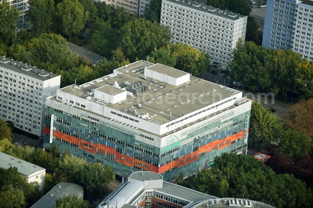 Aerial photograph Berlin - Building of the shopping center GALERIA Kaufhof an der Koppenstrasse am Friedrichshain in Berlin