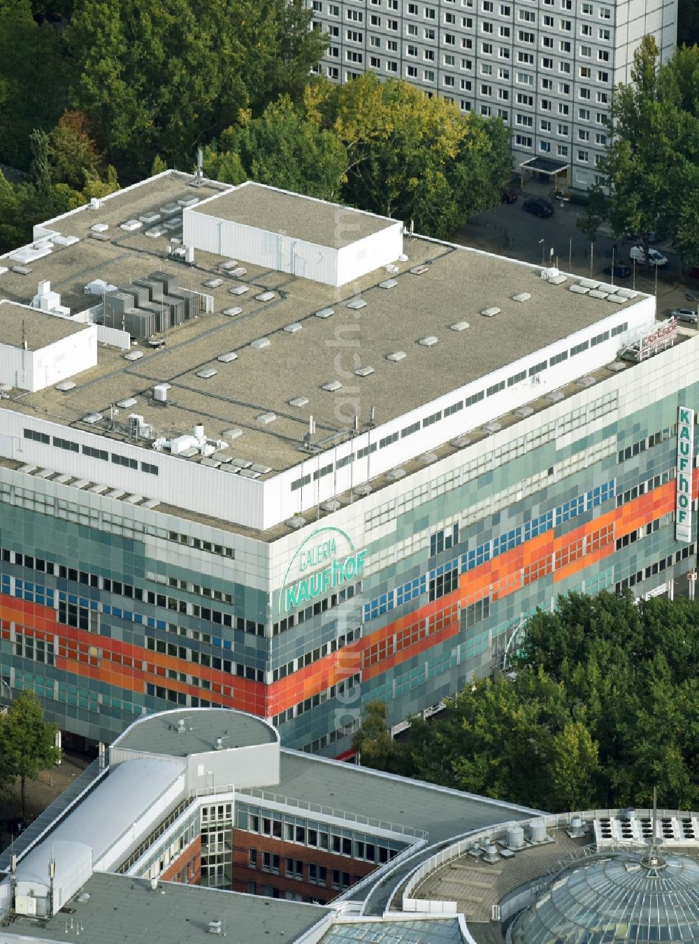 Berlin from the bird's eye view: Building of the shopping center GALERIA Kaufhof an der Koppenstrasse am Friedrichshain in Berlin