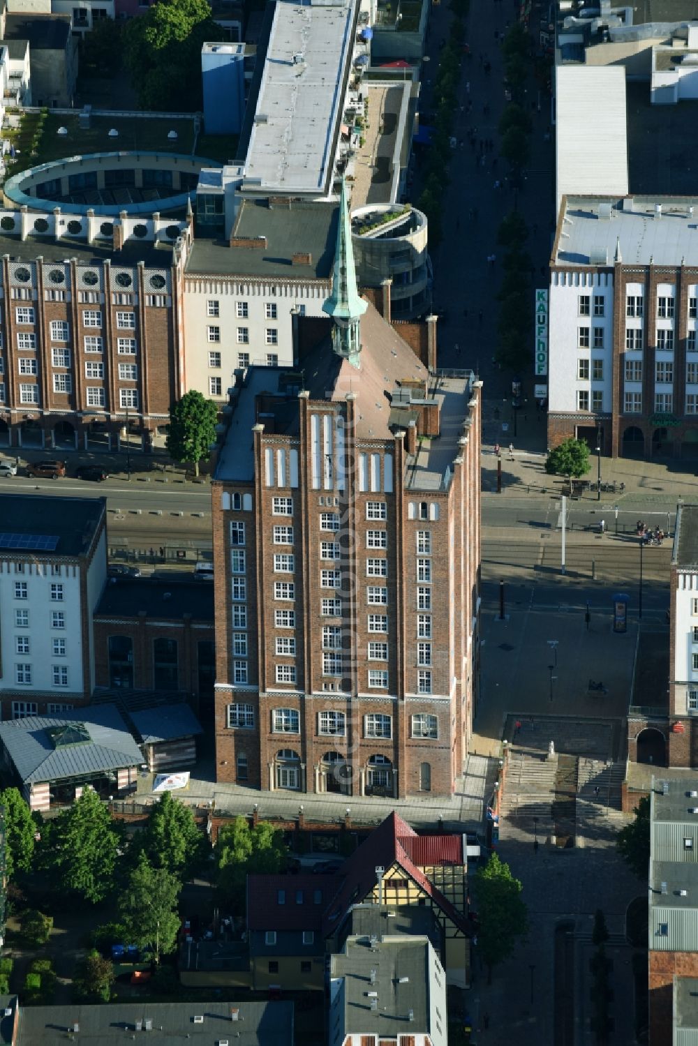 Aerial photograph Rostock - Building of the shopping center Hanse Passage in Old town in Rostock in the state Mecklenburg - Western Pomerania, Germany