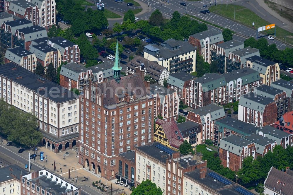 Rostock from the bird's eye view: Building of the shopping center Hanse Passage in Old town in Rostock in the state Mecklenburg - Western Pomerania, Germany