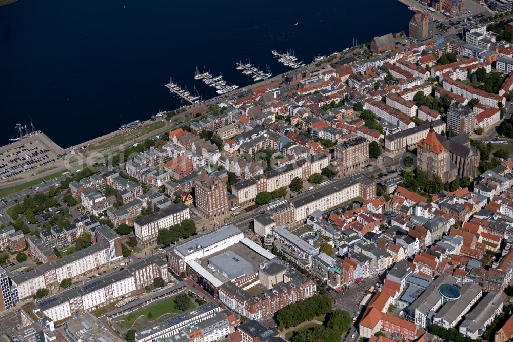 Rostock from the bird's eye view: Building of the shopping center Hanse Passage in Old town in Rostock in the state Mecklenburg - Western Pomerania, Germany