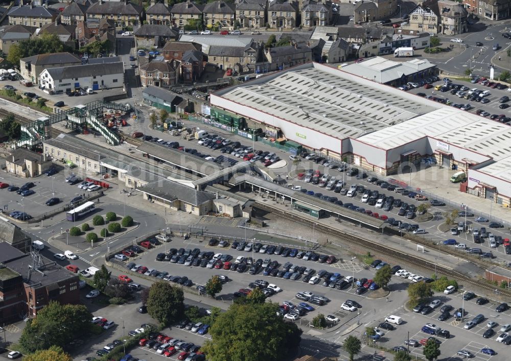 Aerial image Chippenham - Building of the shopping center Hathaway Retail Park Chippenham in Chippenham in England, United Kingdom