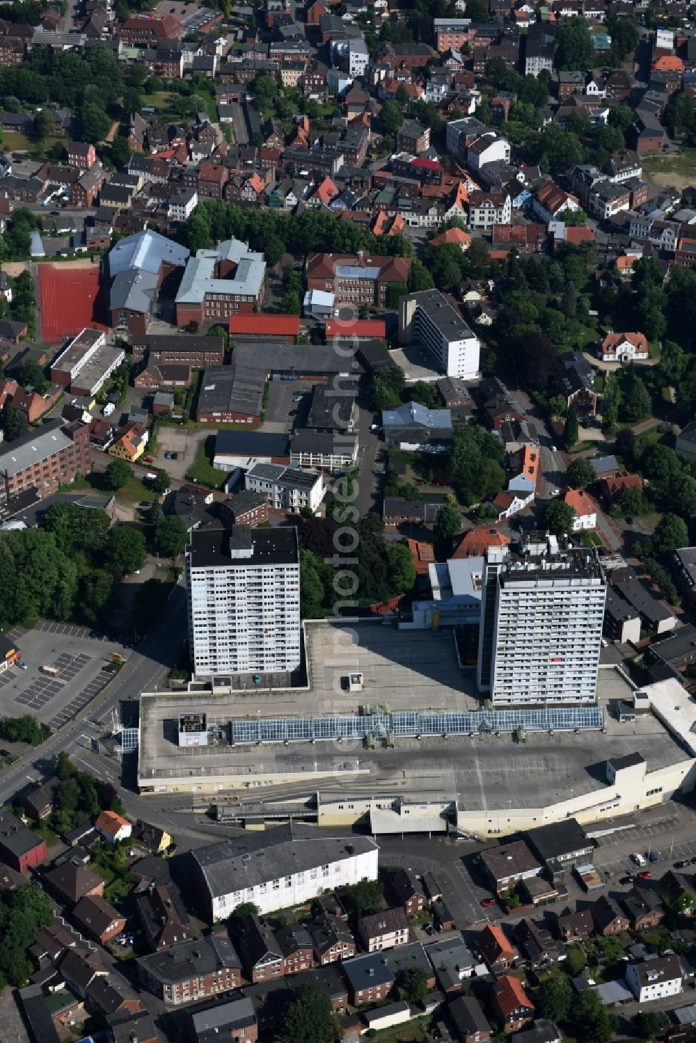 Aerial photograph Itzehoe - Building of the shopping center Holstein Center Feldschmiedekamp in Itzehoe in the state Schleswig-Holstein