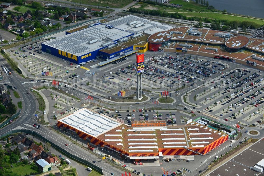 Dänischburg, Lübeck from above - Building the shopping mall HORNBACH Baumarkt in Daenischburg, Luebeck in Schleswig-Holstein. The complex is part of the IKEA Centre Germany GmbH, a company of the IKEA Centres Group A / S