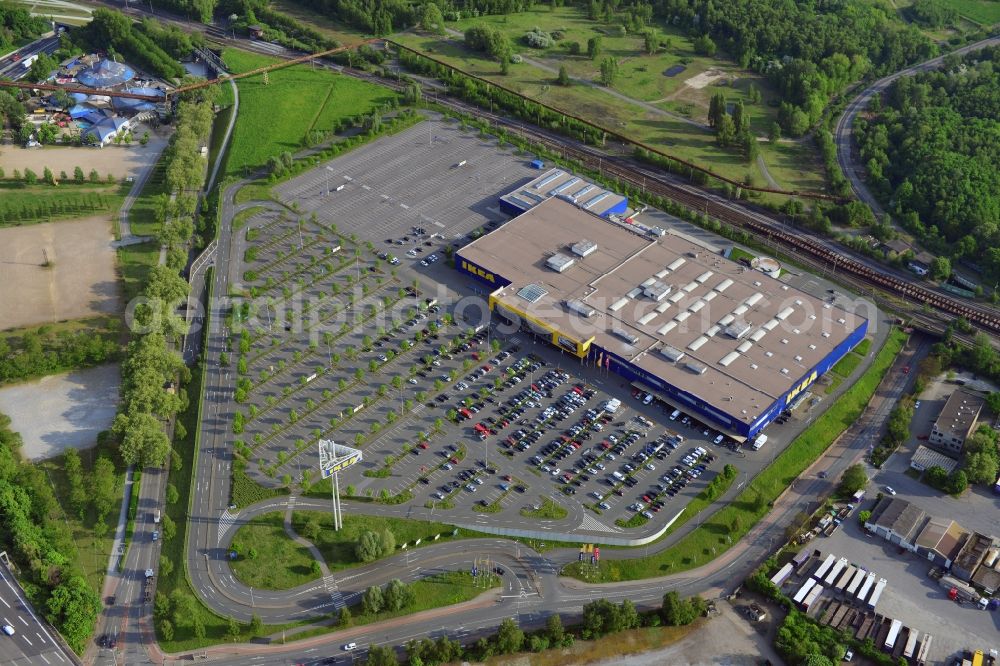 Duisburg from the bird's eye view: Building the shopping center IKEA furniture store in Duisburg in the state North Rhine-Westphalia