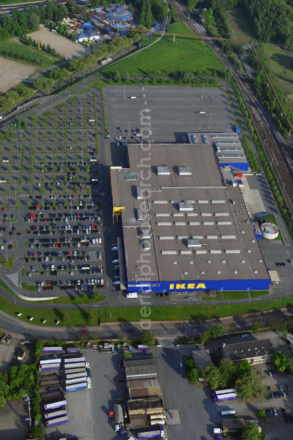 Aerial photograph Duisburg - Building the shopping center IKEA furniture store in Duisburg in the state North Rhine-Westphalia