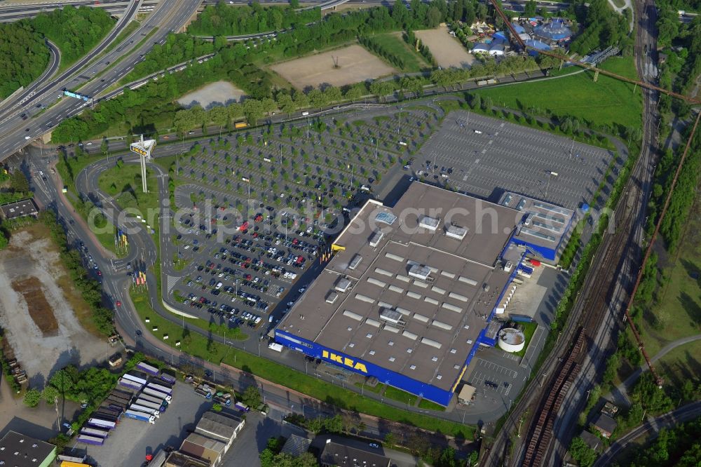 Duisburg from the bird's eye view: Building the shopping center IKEA furniture store in Duisburg in the state North Rhine-Westphalia