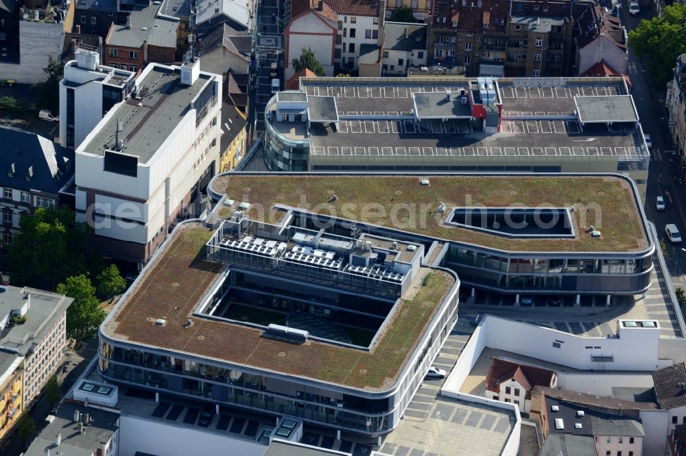 Offenbach am Main from above - Building of the shopping center KOMM Einkaufscenter on Aliceplatz in Offenbach am Main in the state Hesse