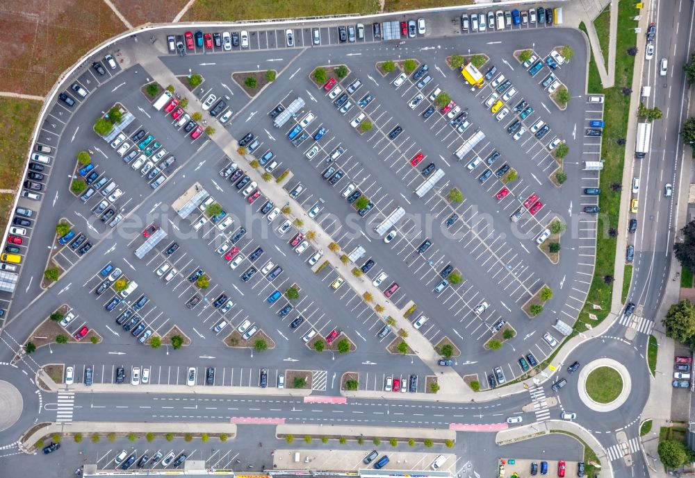 Essen from the bird's eye view: Building of the shopping center Kronenberg Center on Haedenkampstrasse in Essen in the state North Rhine-Westphalia, Germany