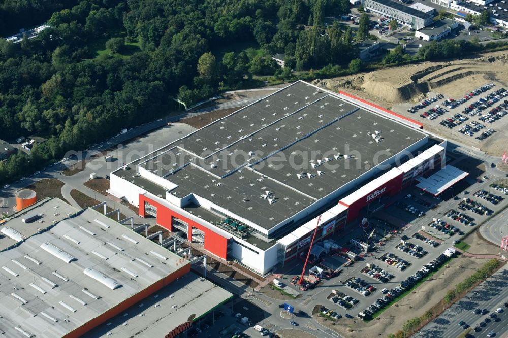 Berlin from the bird's eye view: Building of the shopping center of Hoeffner Moebelgesellschaft GmbH & Co.KG and of Krieger-Gruppe on Landsberger Allee in Berlin Lichtenberg in the state Berlin, Germany