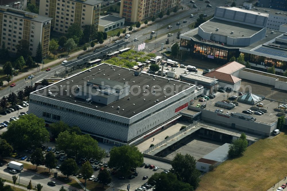 Hoyerswerda from the bird's eye view: Building of the shopping center on Lausitzer Platz in Hoyerswerda in the state Saxony