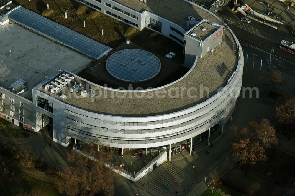 Frankfurt (Oder) from the bird's eye view: Building of the shopping center Lennèpassage an der Karl-Marx-Strasse Ecke Heilbronner Strasse in Frankfurt (Oder) in the state Brandenburg