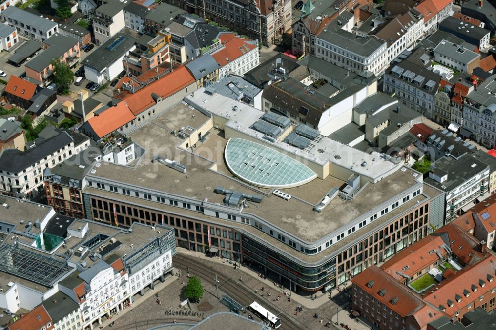 Schwerin from the bird's eye view: Building of the shopping center Marienplatz Galerie in Schwerin in the state Mecklenburg - Western Pomerania, Germany