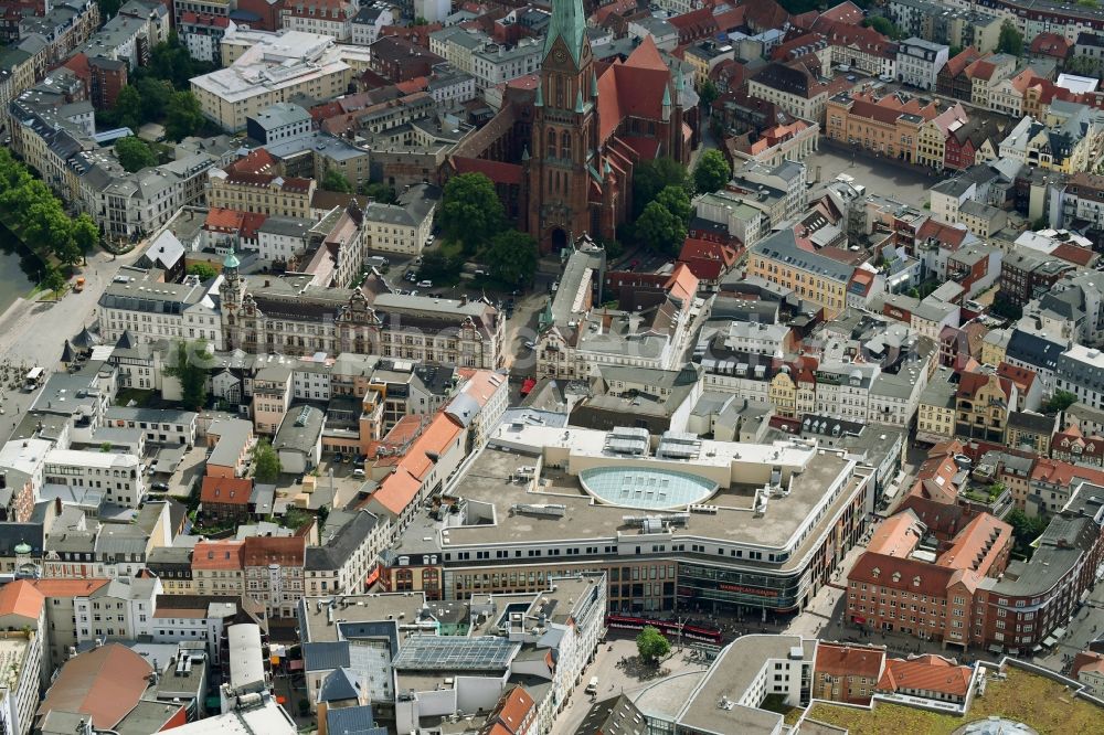 Aerial image Schwerin - Building of the shopping center Marienplatz Galerie in Schwerin in the state Mecklenburg - Western Pomerania, Germany