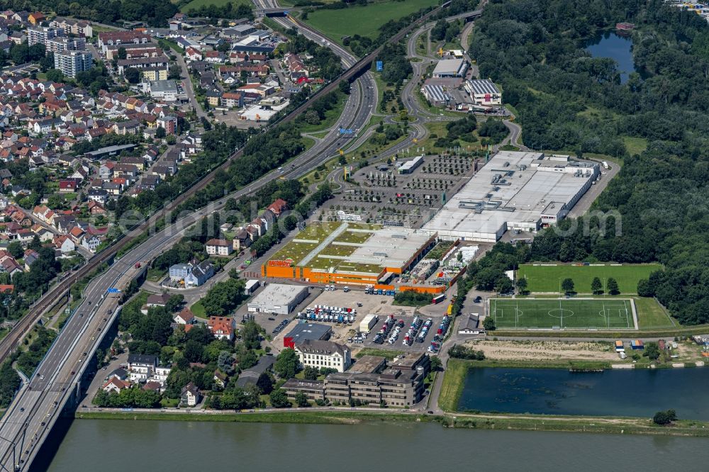 Wörth am Rhein from the bird's eye view: Building of the shopping center Maximilianscenter in the district Maximiliansau in Woerth am Rhein in the state Rhineland-Palatinate