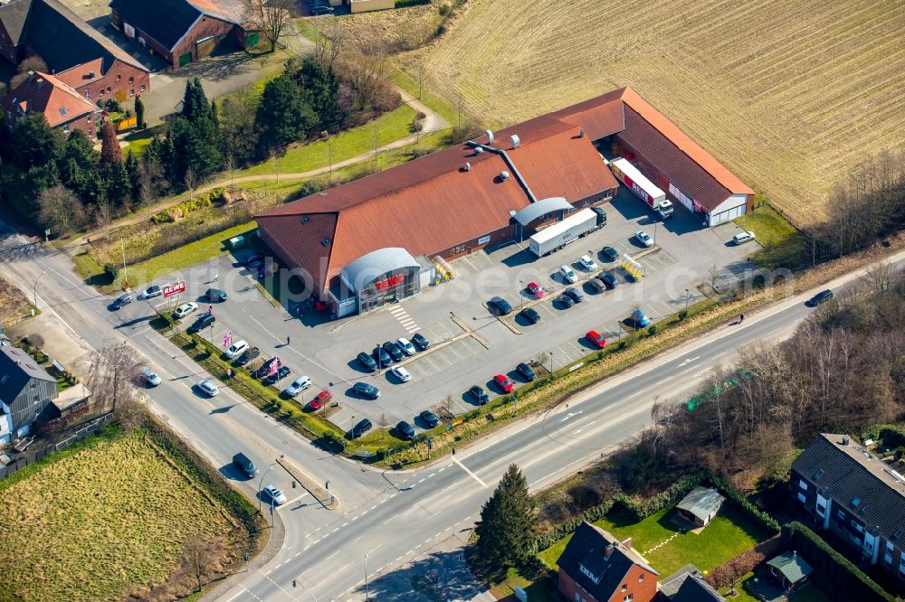 Bottrop from the bird's eye view: Building of the shopping center Michael Bruecken Kaufpark GmbH & Co OHG in Bottrop in the state North Rhine-Westphalia