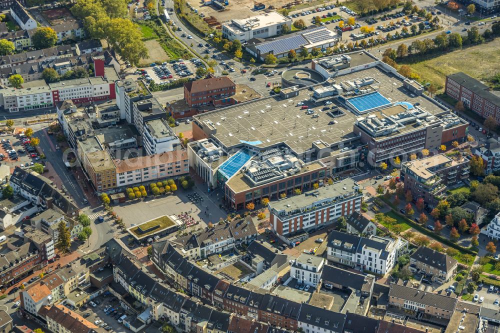 Aerial image Dinslaken - Building of the shopping center Neutor Galerie on Saarstrasse in Dinslaken in the state North Rhine-Westphalia