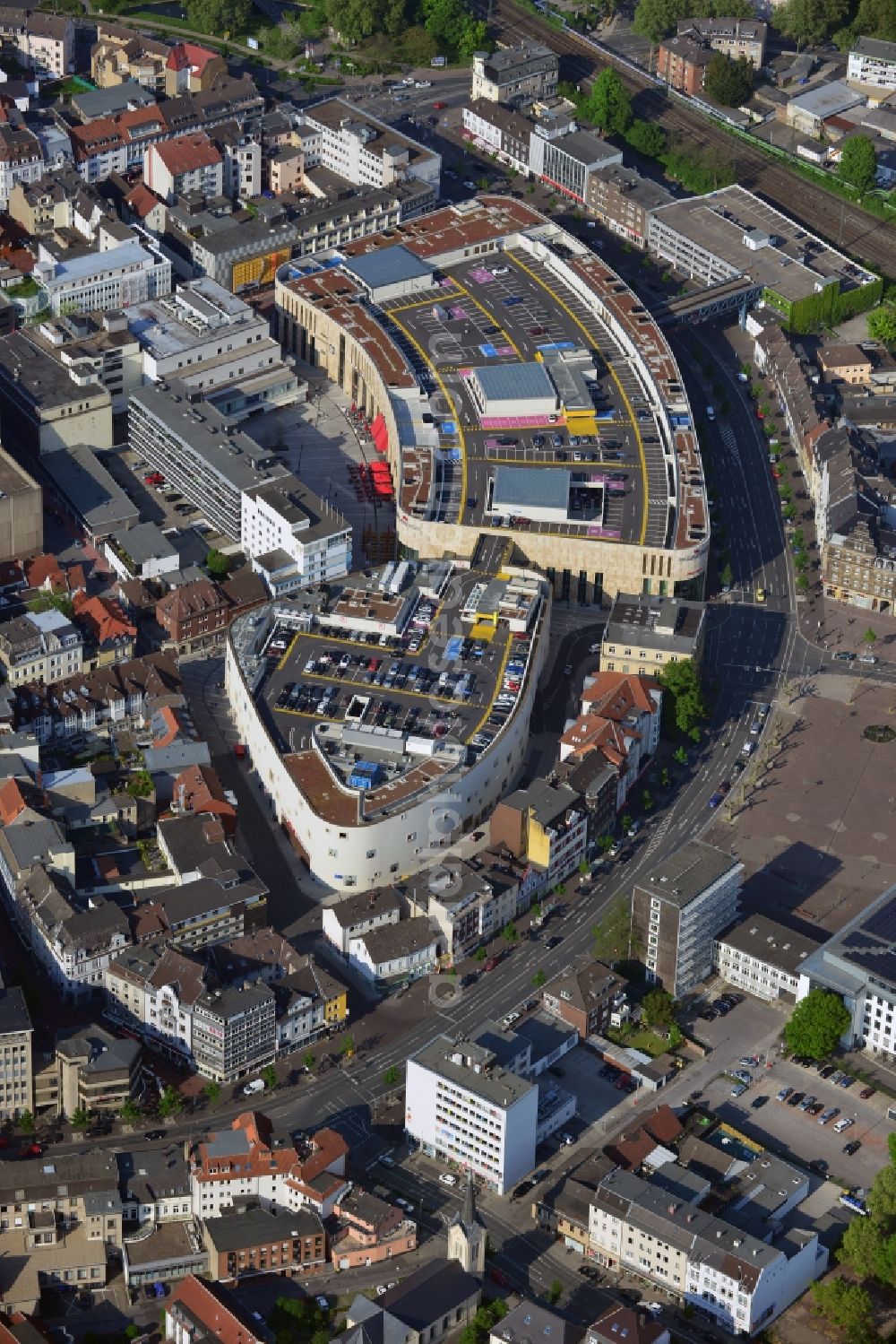 Recklinghausen from the bird's eye view: Building the shopping center Palais Vest MFI Properties Marketing in Recklinghausen in North Rhine-Westphalia