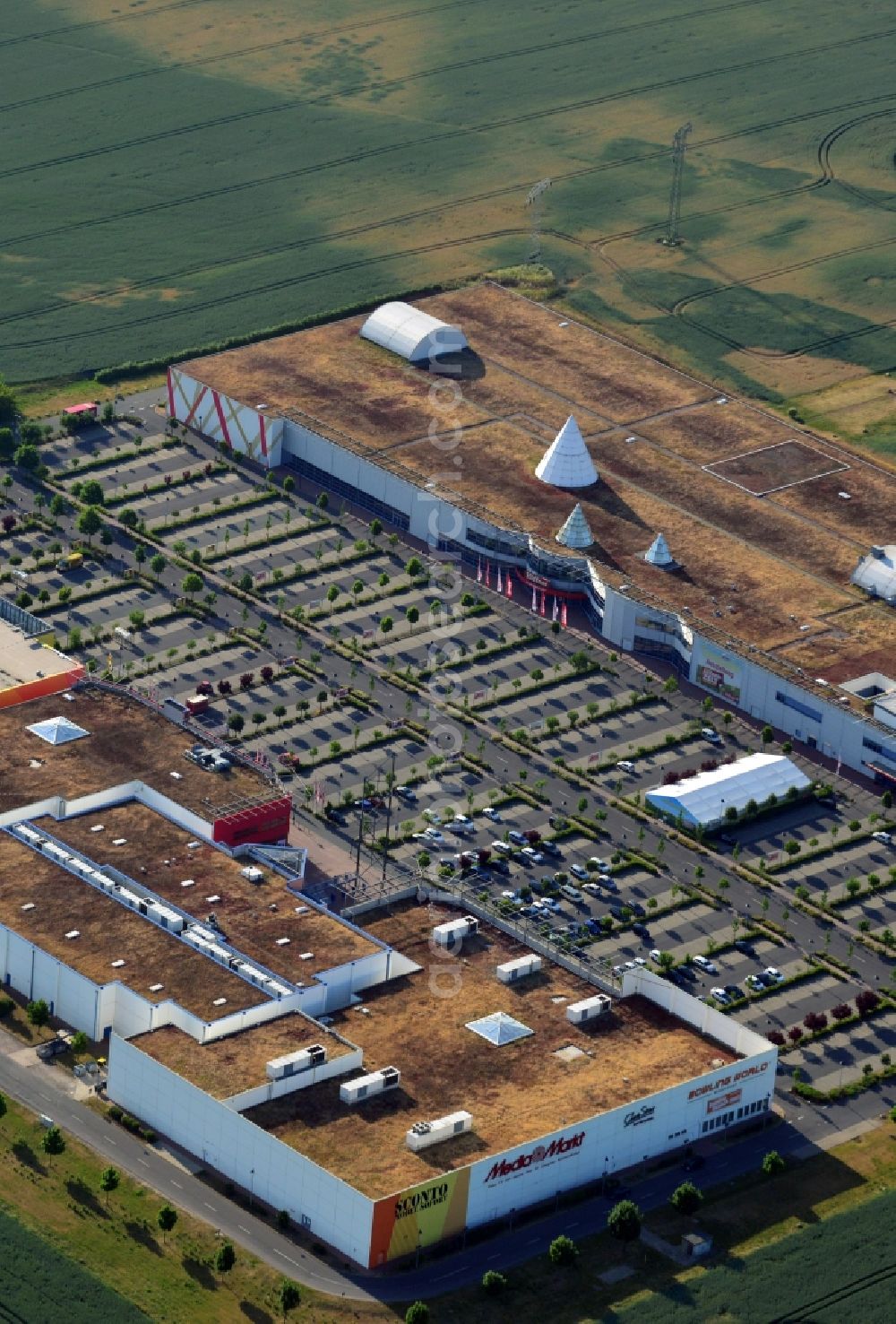 Magdeburg from above - Building the shopping center Am Pfahlberg in Magdeburg in the state Saxony-Anhalt. Located are each a subsidiary of Hoffner Furniture Company GmbH & Co. KG, Media Markt, Sconto SB The furniture market and CineStar Magdeburg GmbH