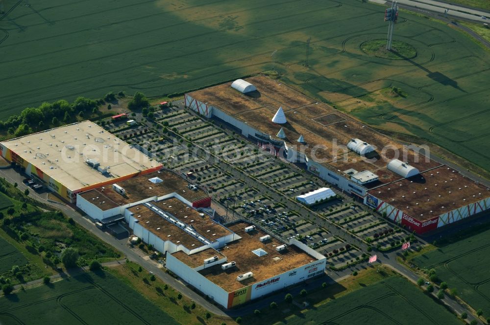 Magdeburg from the bird's eye view: Building the shopping center Am Pfahlberg in Magdeburg in the state Saxony-Anhalt. Located are each a subsidiary of Hoffner Furniture Company GmbH & Co. KG, Media Markt, Sconto SB The furniture market and CineStar Magdeburg GmbH