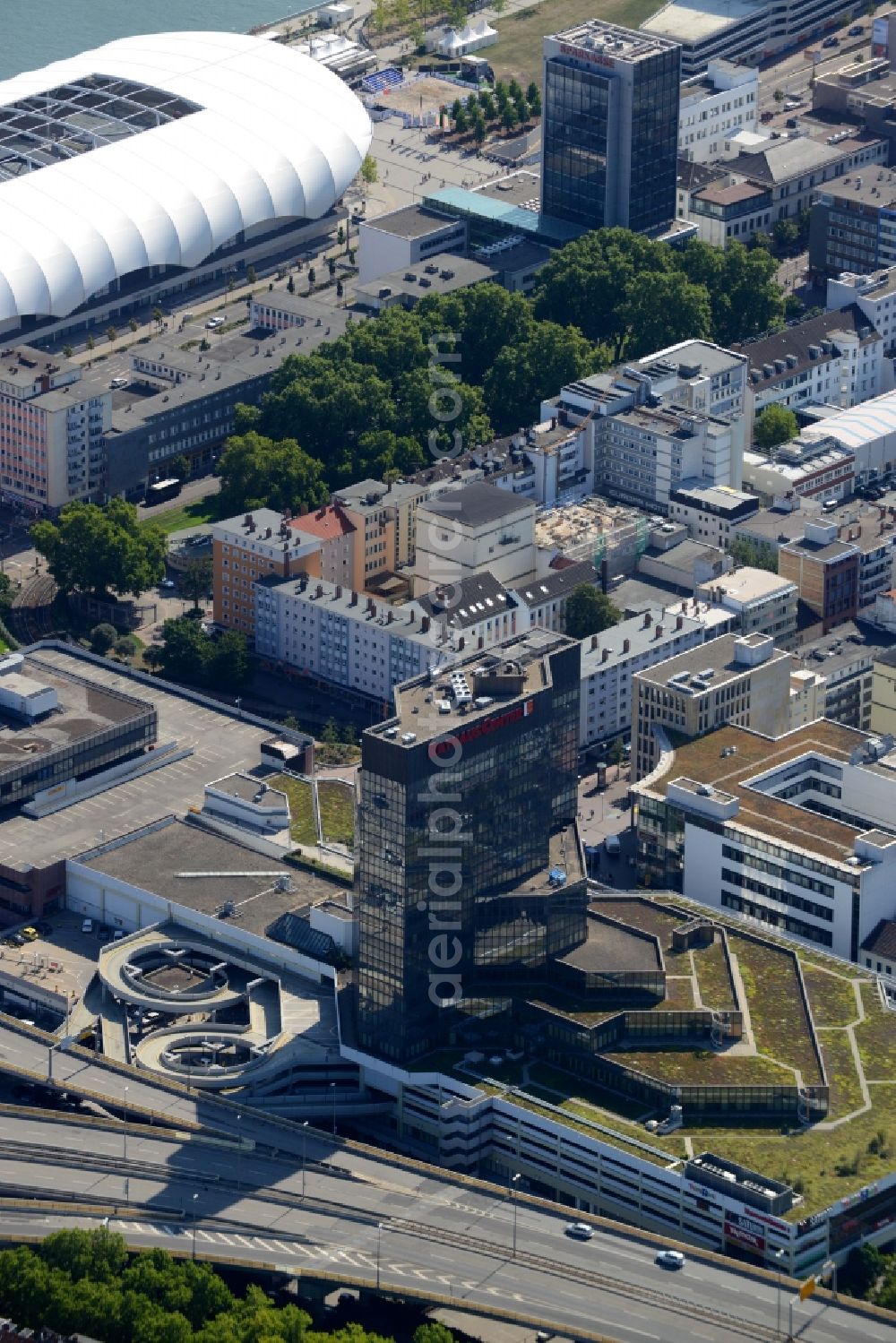 Aerial photograph Ludwigshafen am Rhein - Building of the shopping center Rathaus-Center Ludwigshafen Rathausplatz in Ludwigshafen am Rhein in the state Rhineland-Palatinate