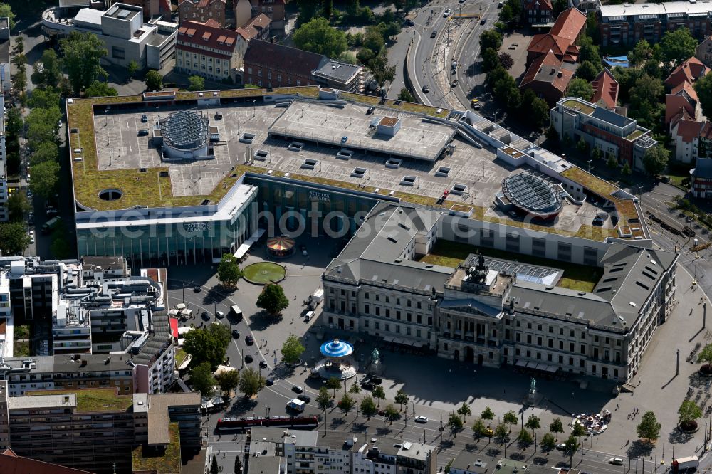 Aerial photograph Braunschweig - Building of the shopping center Schloss Arkaden Braunschweig in Braunschweig in the state Lower Saxony. Operator is the ECE Projektmanagement G.m.b.H. & Co. KG