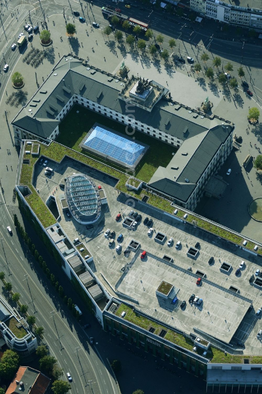 Aerial image Braunschweig - Building of the shopping center Schloss-Arkaden Braunschweig am Ritterbrunnen in der Altstadt in Braunschweig in the state Lower Saxony