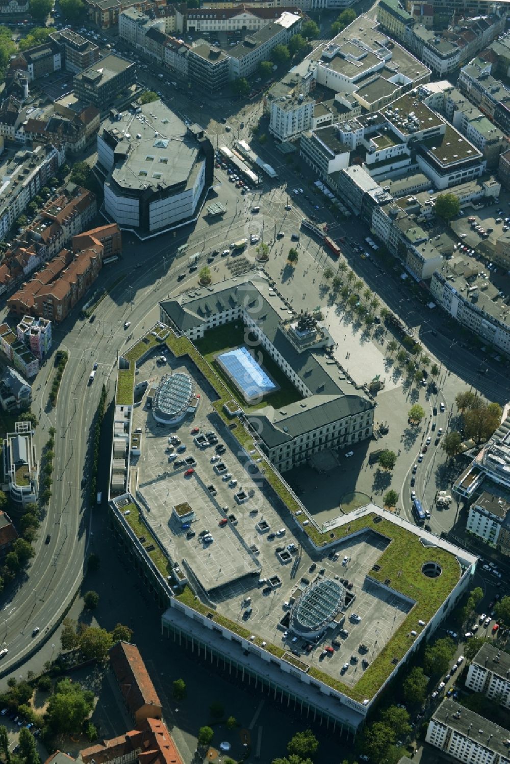 Braunschweig from above - Building of the shopping center Schloss-Arkaden Braunschweig am Ritterbrunnen in der Altstadt in Braunschweig in the state Lower Saxony