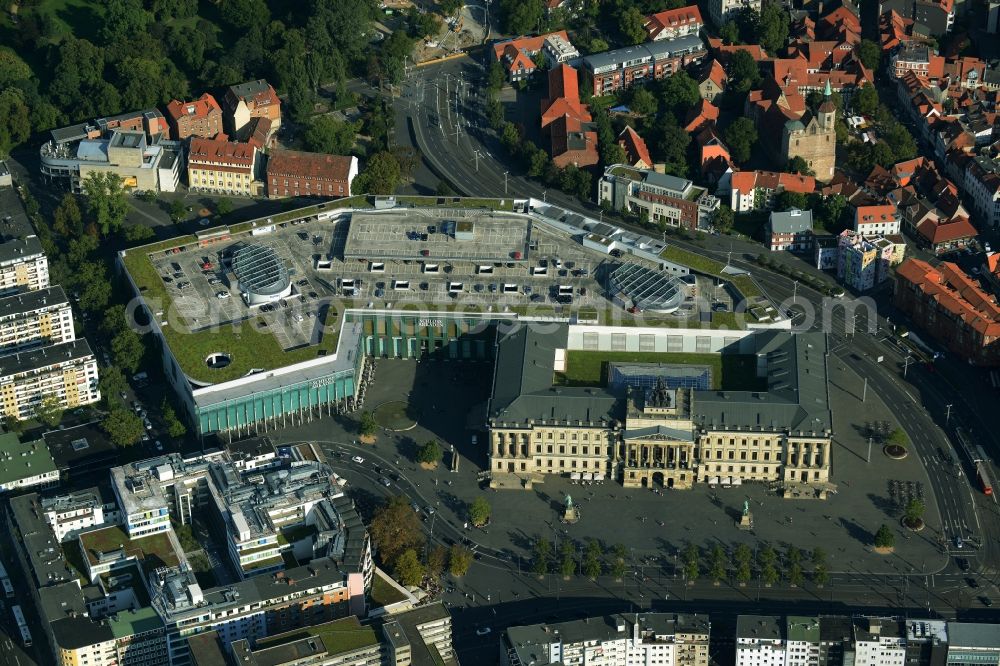 Aerial photograph Braunschweig - Building of the shopping center Schloss-Arkaden Braunschweig am Ritterbrunnen in der Altstadt in Braunschweig in the state Lower Saxony