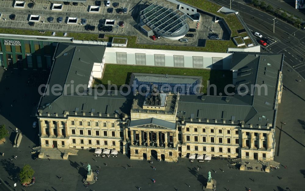 Braunschweig from above - Building of the shopping center Schloss-Arkaden Braunschweig am Ritterbrunnen in der Altstadt in Braunschweig in the state Lower Saxony