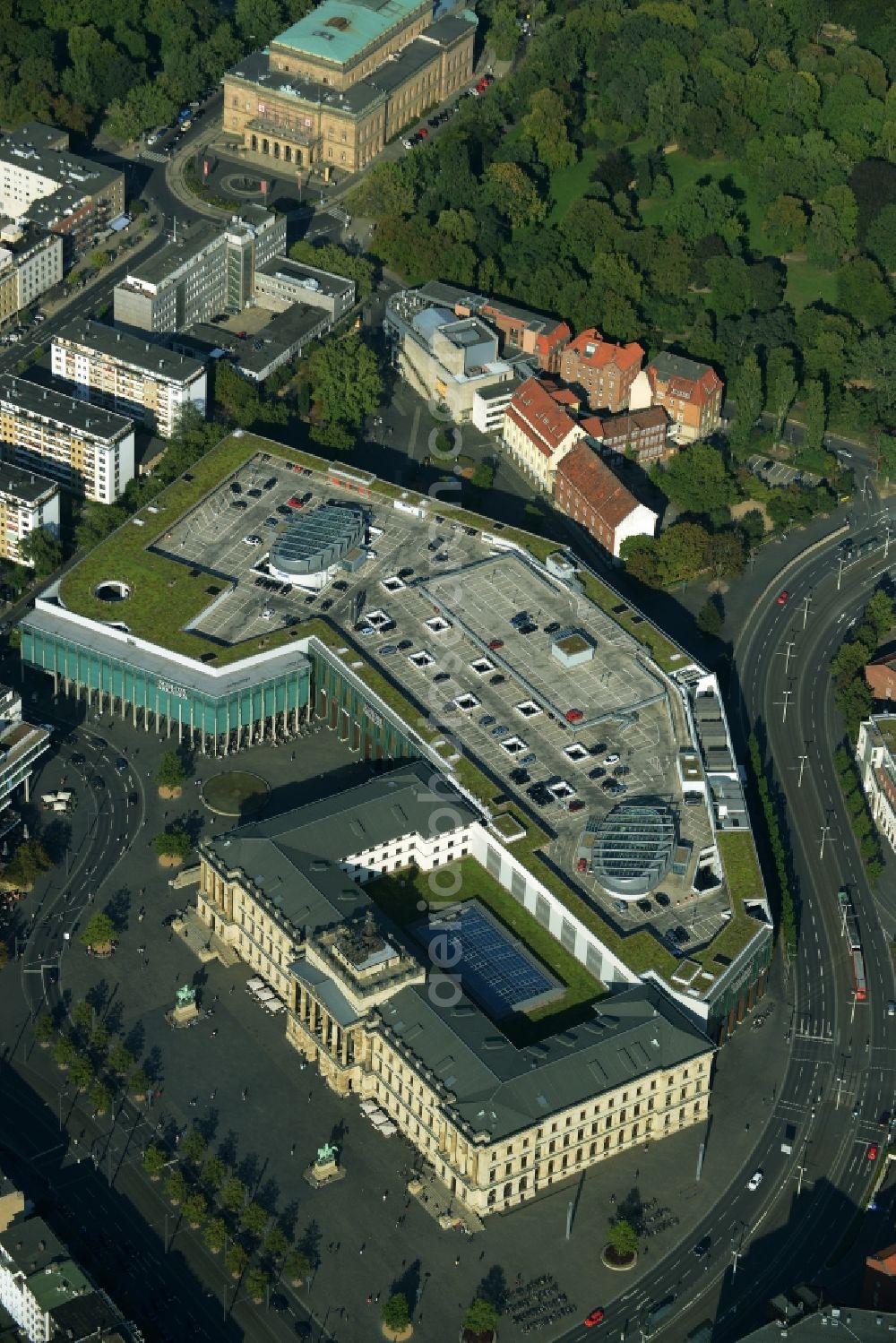 Aerial photograph Braunschweig - Building of the shopping center Schloss-Arkaden Braunschweig am Ritterbrunnen in der Altstadt in Braunschweig in the state Lower Saxony