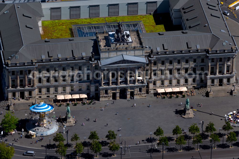 Braunschweig from above - Building of the shopping center Schloss-Arkaden Braunschweig am Ritterbrunnen in der Altstadt in Braunschweig in the state Lower Saxony