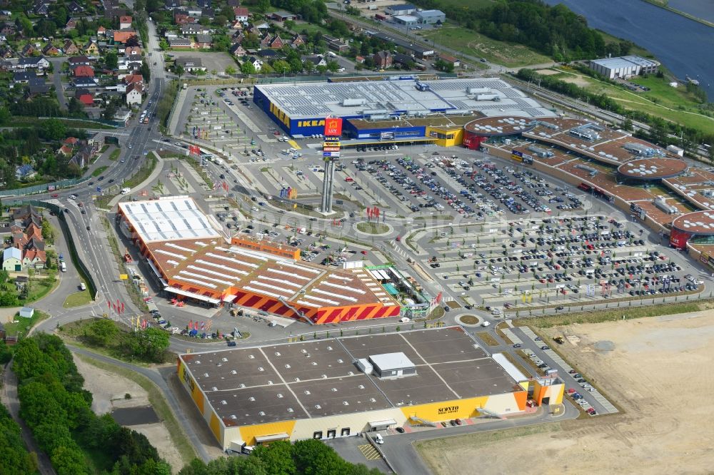 Dänischburg, Lübeck from the bird's eye view: Building the shopping mall SCONTO Moebel Sofort in Daenischburg, Luebeck in Schleswig-Holstein. The complex is part of the IKEA Centre Germany GmbH, a company of the IKEA Centres Group A / S