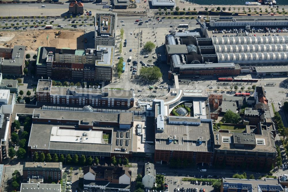 Kiel from the bird's eye view: Building of the shopping center Sophienhof of ECE in Kiel in the state Schleswig-Holstein