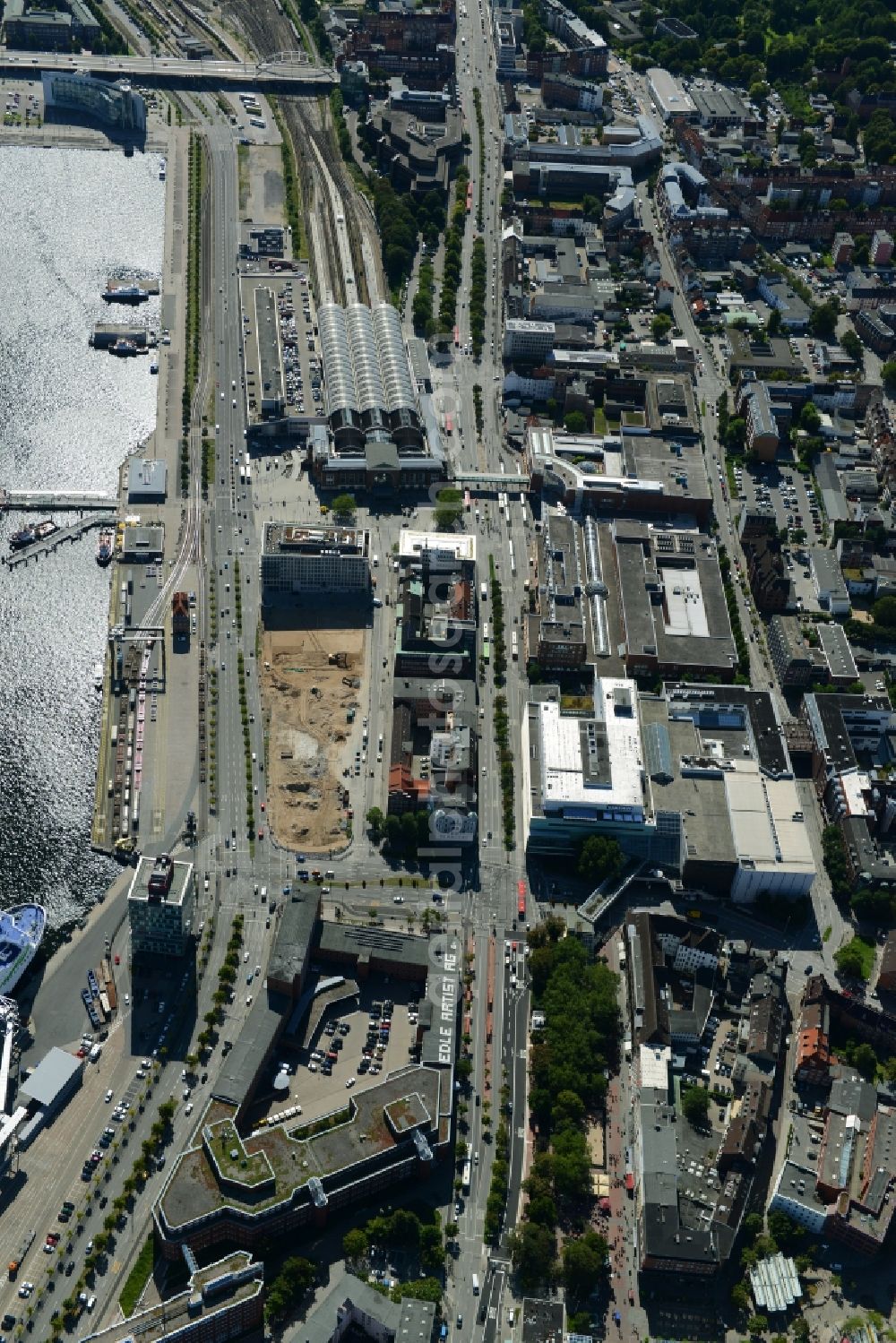 Kiel from the bird's eye view: Building of the shopping center Sophienhof of ECE in Kiel in the state Schleswig-Holstein