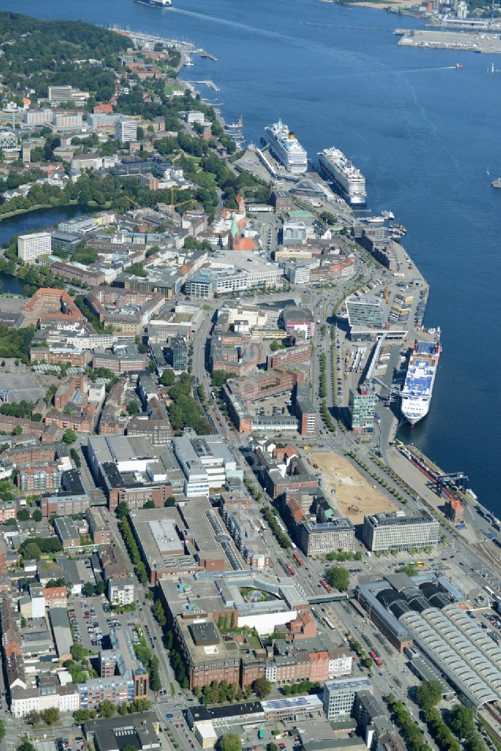 Kiel from the bird's eye view: Building of the shopping center Sophienhof der ECE in Kiel in the state Schleswig-Holstein