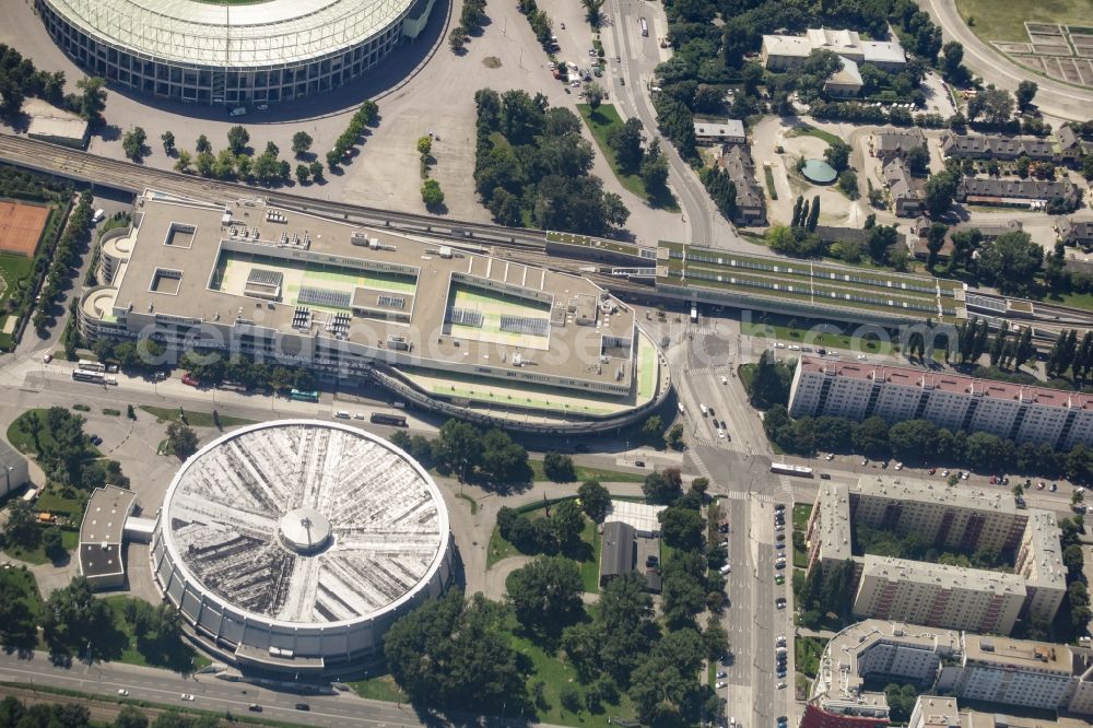 Aerial photograph Wien - Building of the shopping center Stadion Center and Ferry-Duskia-Stadium at the Engertstreet in Vienna in Austria